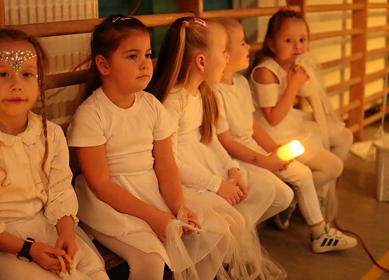 przedszkolaki przed występem