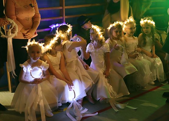 przedszkolaki przed występem