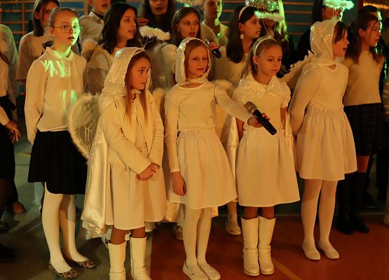 uczniowie występują