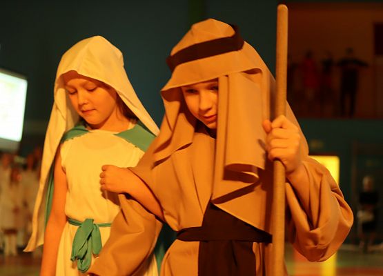 uczniowie występują