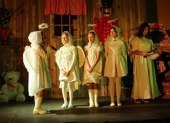 uczniowie występują