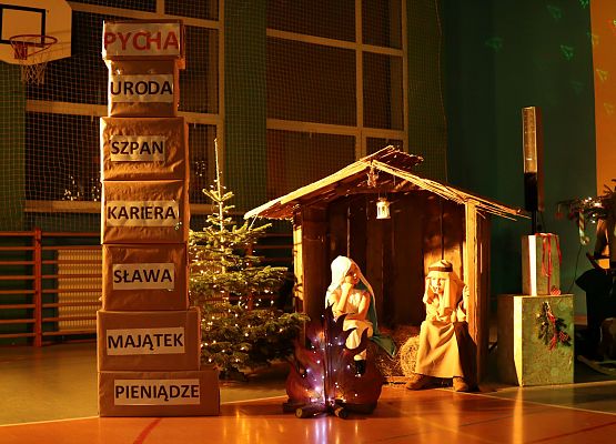 uczniowie występują