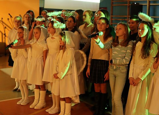 uczniowie występują