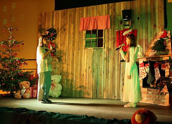 uczniowie występują