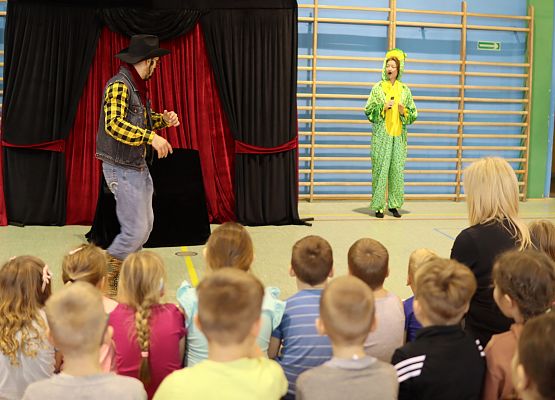 aktorzy podczas przedstawienia