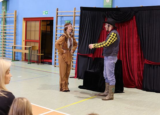 aktorzy podczas przedstawienia