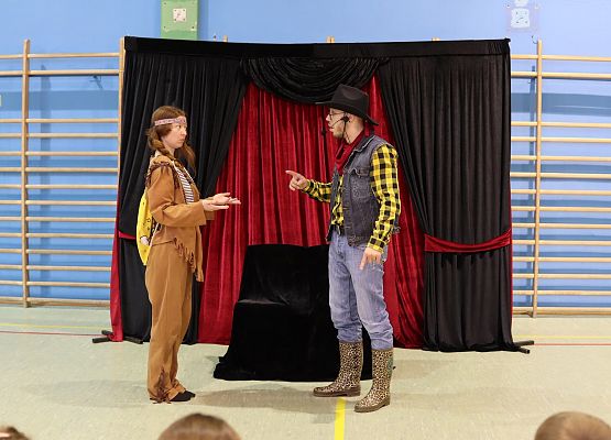 aktorzy podczas przedstawienia