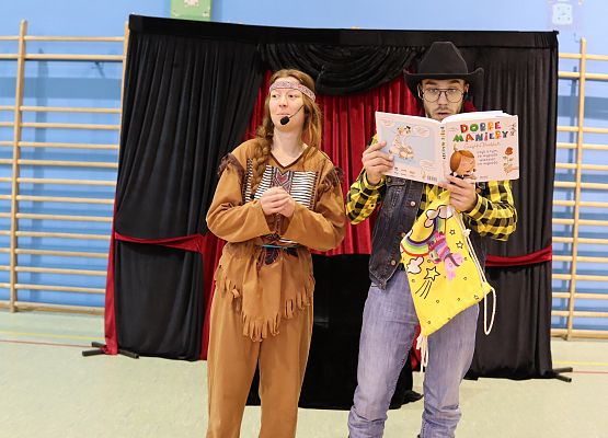 aktorzy podczas przedstawienia