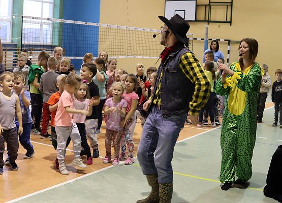 aktorzy podczas przedstawienia