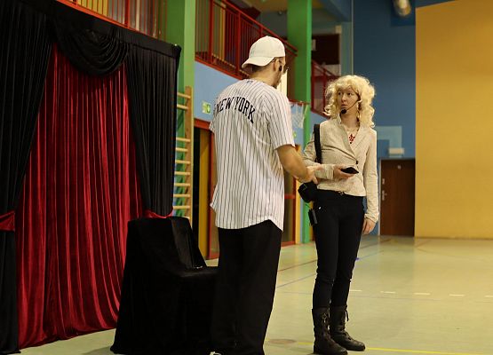 aktorzy podczas przedstawienia