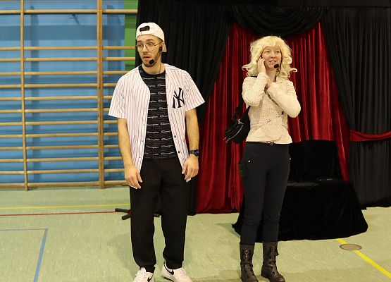 aktorzy podczas przedstawienia