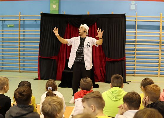 aktorzy podczas przedstawienia