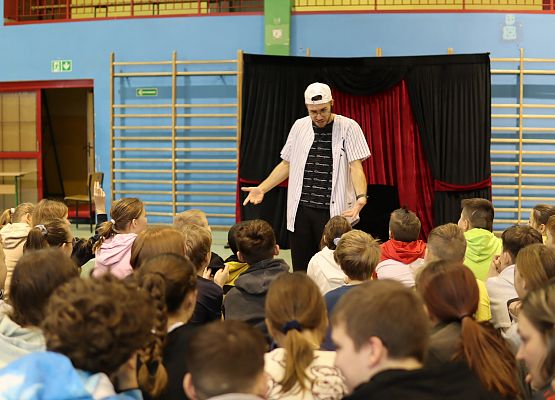 aktorzy podczas przedstawienia