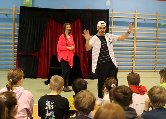 aktorzy podczas przedstawienia