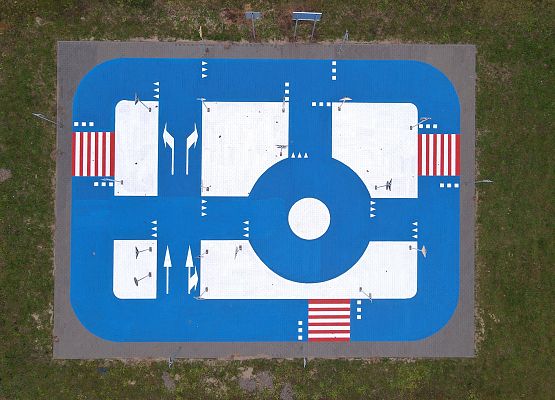 miasteczko ruchu drogowego przy Szkole Podstawowej w Leśnicach