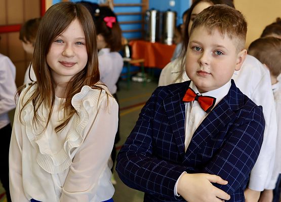 dzieci podczas występu