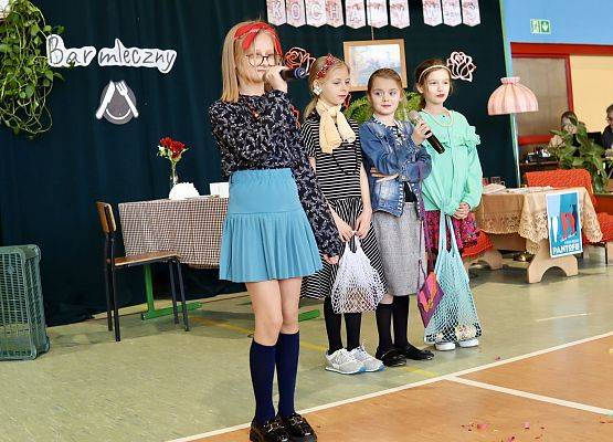 dzieci podczas występu