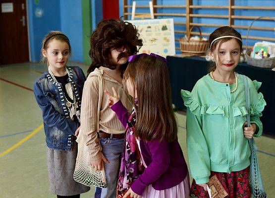 dzieci podczas występu