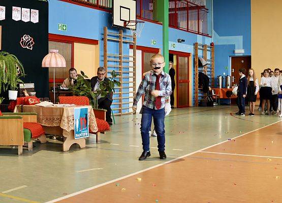 dzieci podczas występu