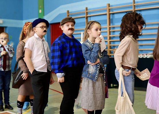 dzieci podczas występu