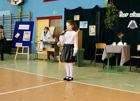 uczennicai podczas występu