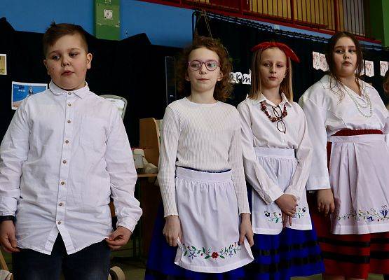 dzieci podczas występu