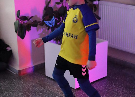 uczestnicy zabawy karnawałowej