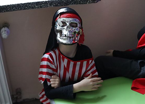 uczestnicy zabawy karnawałowej