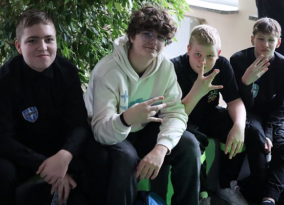 uczestnicy zabawy karnawałowej