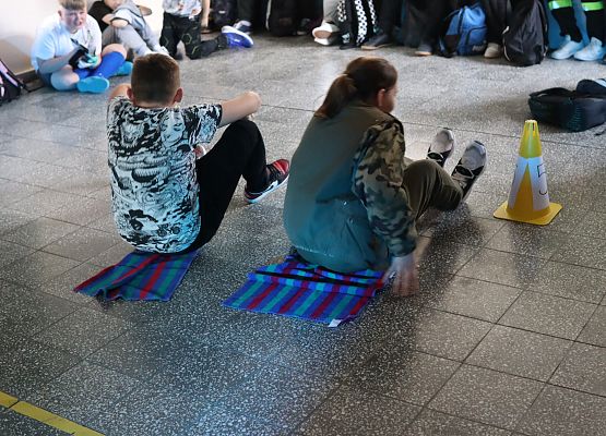 uczestnicy zabawy karnawałowej