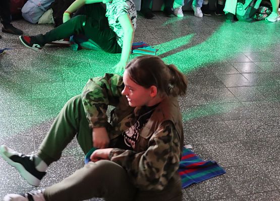 uczestnicy zabawy karnawałowej