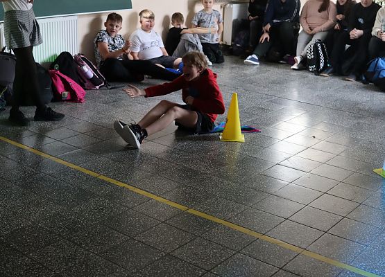 uczestnicy zabawy karnawałowej