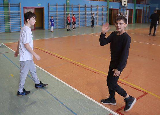 dzieci na zajęciach sportowych