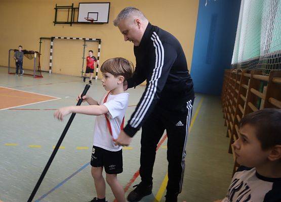 dzieci na zajęciach sportowych