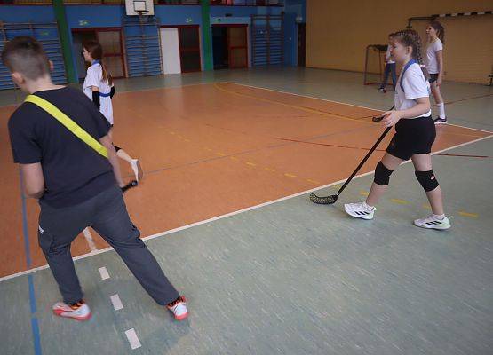 dzieci na zajęciach sportowych