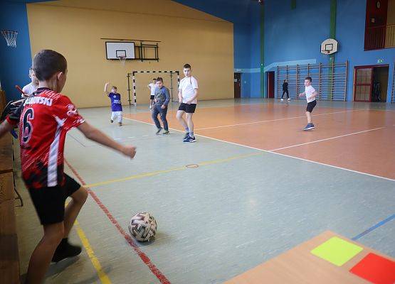 dzieci na zajęciach sportowych