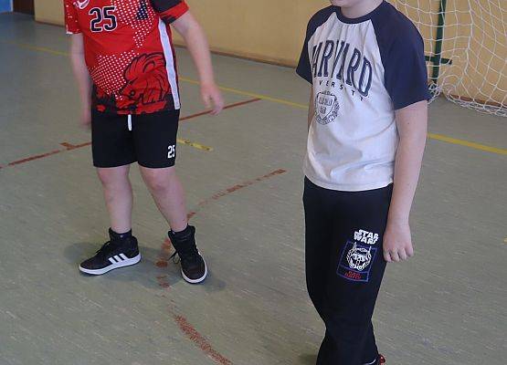 dzieci na zajęciach sportowych