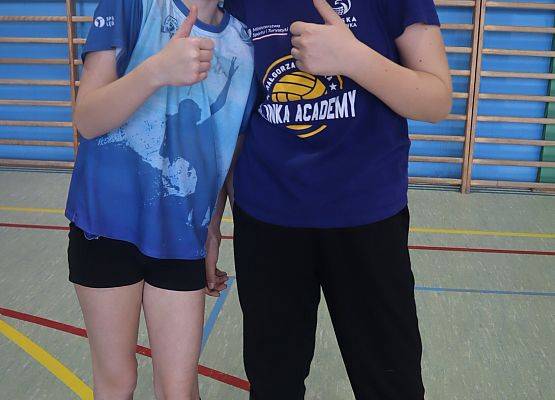 dzieci na zajęciach sportowych