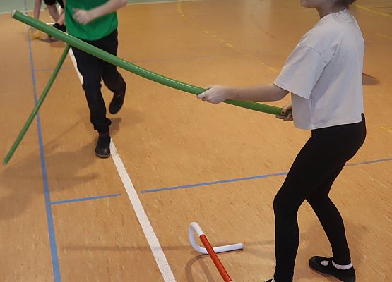 dzieci podczas zajęć sportowych