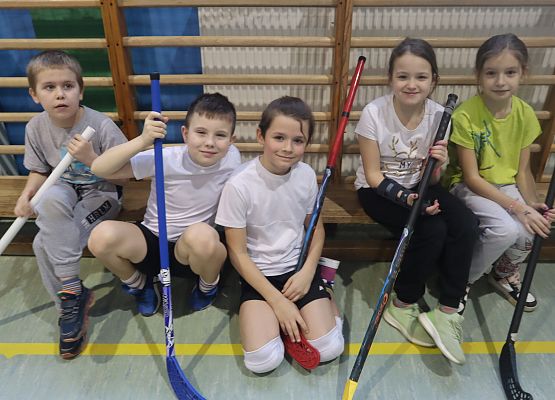 dzieci podczas zajęć sportowych