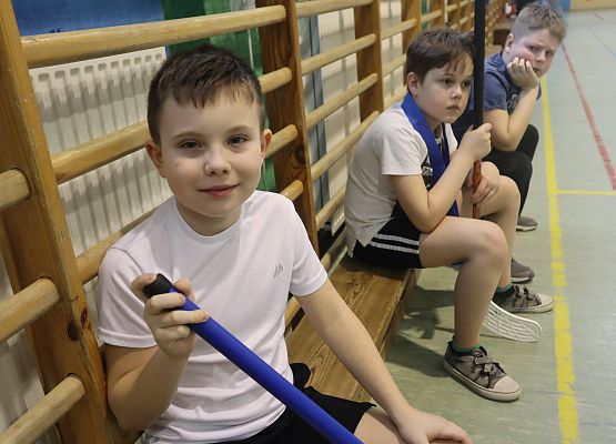 dzieci podczas zajęć sportowych