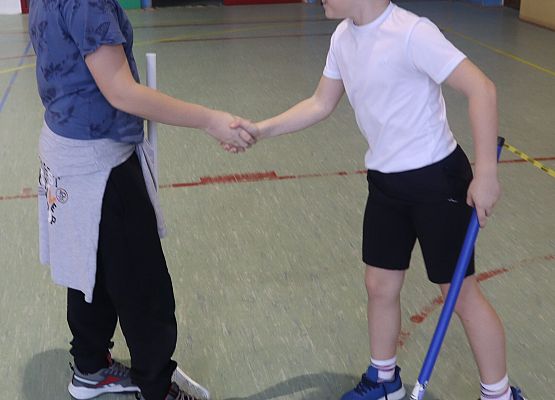 dzieci podczas zajęć sportowych