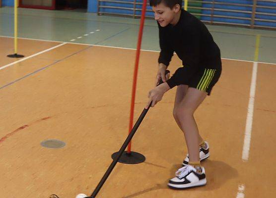 dzieci podczas zajęć sportowych