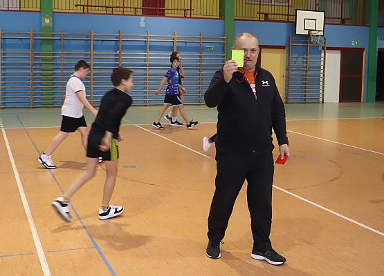 dzieci podczas zajęć sportowych