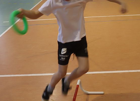 dzieci podczas zajęć sportowych