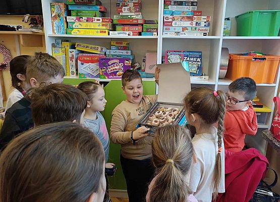 chłopiec znalazł nagrodę