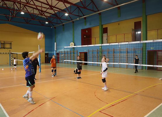 dzieci podczas zajęć sportowych