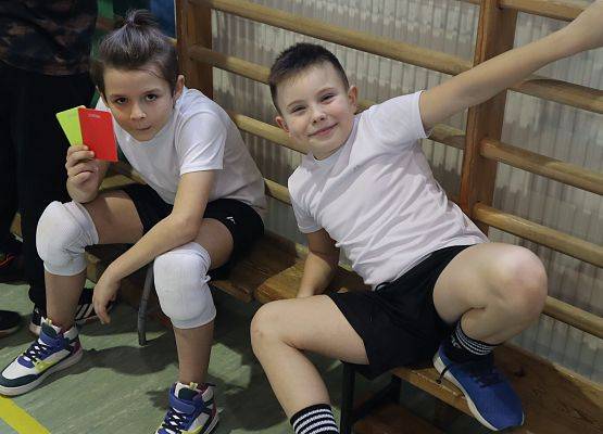 dzieci podczas zajęć sportowych