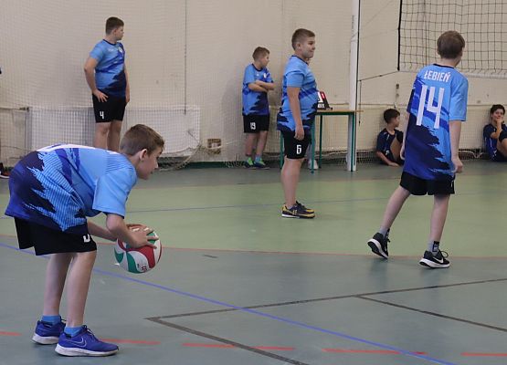 chłopcy podczas meczu