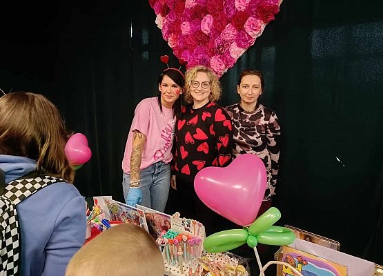 uczestnicy kiermaszu